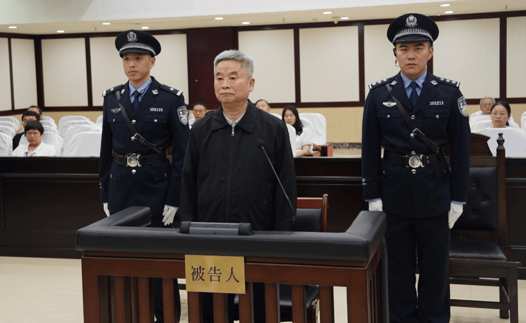 受贿数额特别巨大<strong></p>
<p>okb发行价</strong>，并使国家和人民利益遭受特别重大损失，楼文龙被判无期！