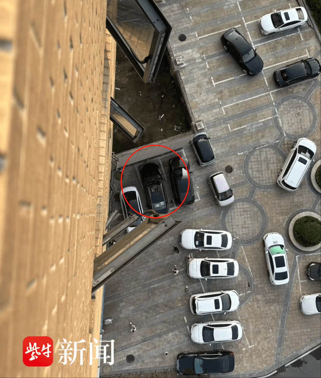 3岁女童从16层楼道坠下身亡：家属认为窗户未达安全标准<strong></p>
<p>okb发行价</strong>，物业称待司法判决