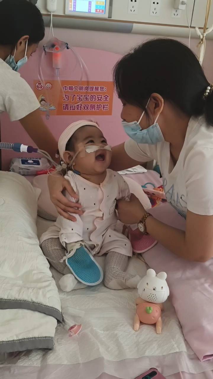 奶奶在哭<strong></p>
<p>okt实时</strong>，宝宝在笑！40天女婴重病，00后父亲割肝救女，术后这一幕让网友泪奔