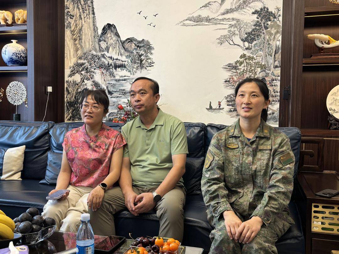 抗战胜利80周年大阅兵民兵方阵<strong></p>
<p>shib币价格今日行情</strong>，有两名女生来自无锡地区