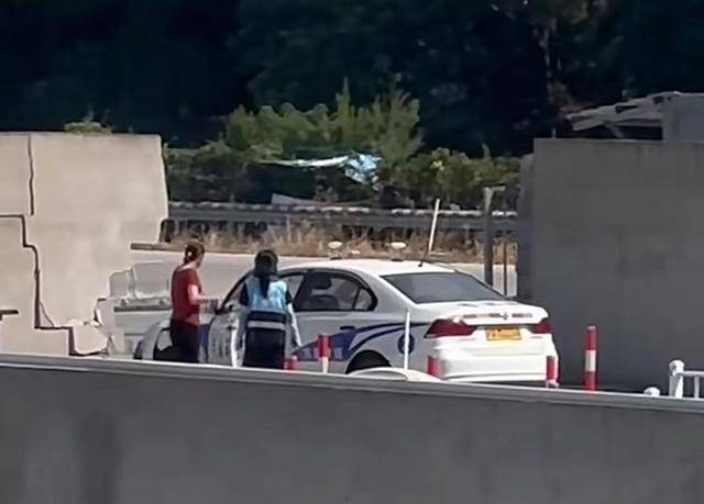 考科目二把考场围墙撞塌了<strong></p>
<p>shib币最新价格</strong>！机动车考场内突发惊险一幕