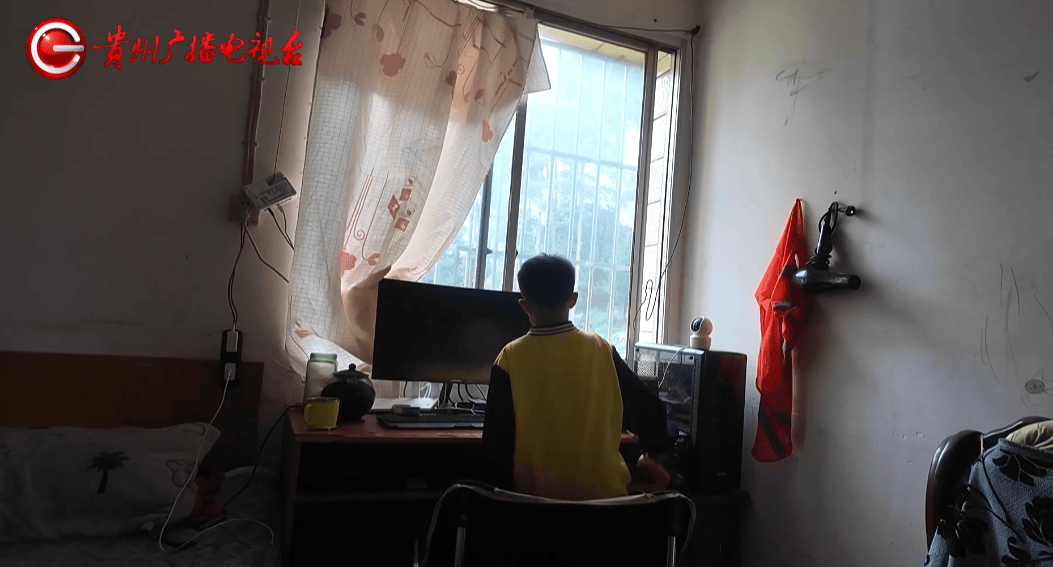 心酸！12岁男孩“独居”贵阳一安置房内<strong></p>
<p>shib价格</strong>，父亲回应：迫于无奈，因为……