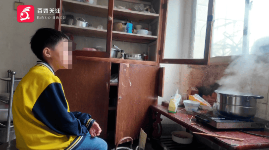 心酸！12岁男孩“独居”贵阳一安置房内<strong></p>
<p>shib价格</strong>，父亲回应：迫于无奈，因为……
