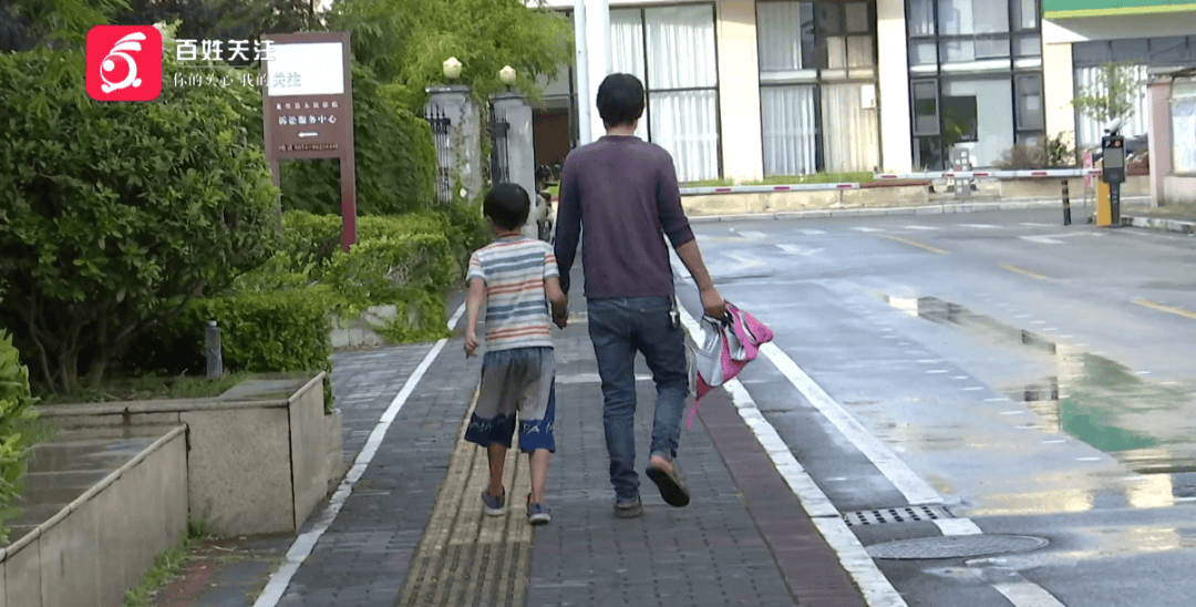 心酸！12岁男孩“独居”贵阳一安置房内<strong></p>
<p>shib价格</strong>，父亲回应：迫于无奈，因为……