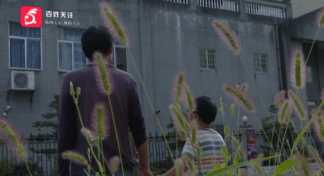 心酸！12岁男孩“独居”贵阳一安置房内<strong></p>
<p>shib价格</strong>，父亲回应：迫于无奈，因为……
