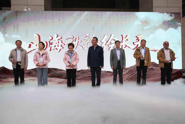 齐鲁秋韵迎客来<strong></p>
<p>shib</strong>，高质量发展绘新篇
