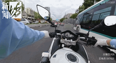事发上海晚高峰！汹涌车流中<strong></p>
<p>tp钱包官方下载</strong>，一男子绝望跳车，直奔民警而去……