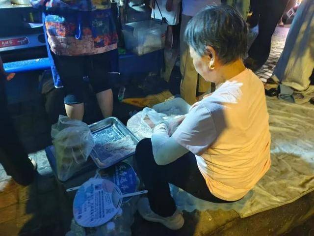 被流量砸中的“鸡排哥”：炸到中暑<strong></p>
<p>tp钱包官方下载</strong>，每天睡三四个小时，怕辜负顾客不舍得休息
