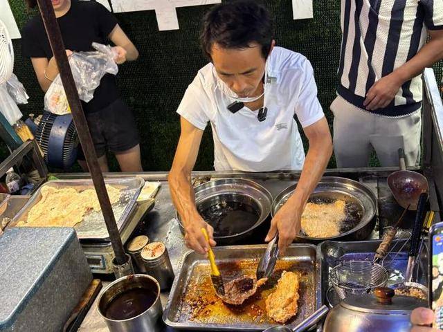 被流量砸中的“鸡排哥”：炸到中暑<strong></p>
<p>tp钱包官方下载</strong>，每天睡三四个小时，怕辜负顾客不舍得休息