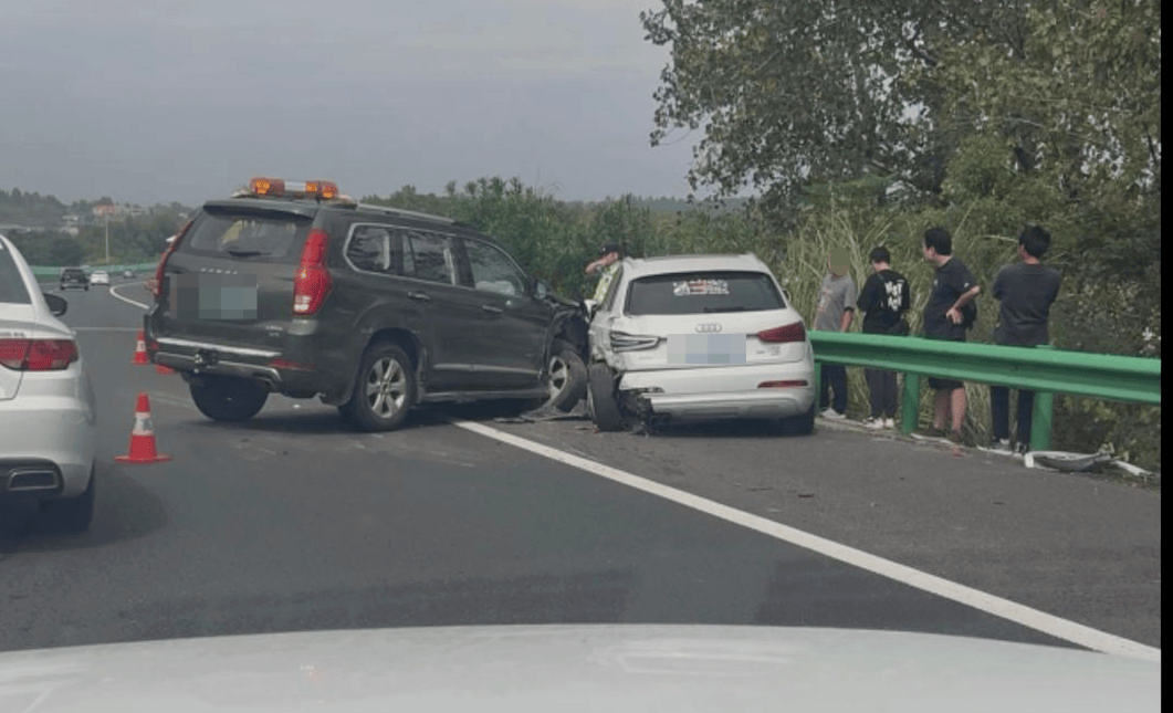 “司机像没意识了一样!”男子称SUV在高速上慢行、撞上石墩也不停<strong></p>
<p>tp钱包下载</strong>,交警:司机目前无生命危险