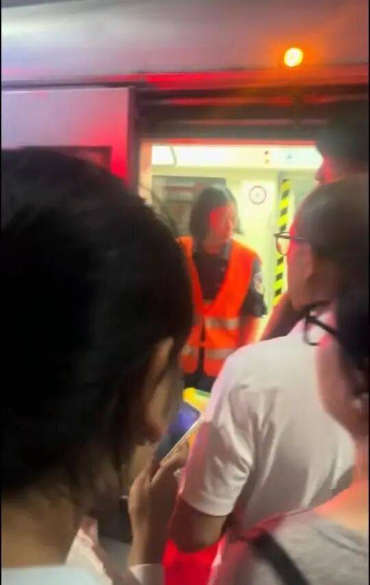 大连地铁发生故障停运一小时<strong></p>
<p>tp钱包下载</strong>,目击者称看到120和警车,工作人员否认列车和人相撞,故障原因在落实中