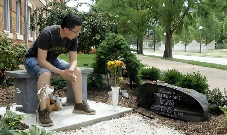 章莹颖男友国庆探望章父并协助直播<strong></p>
<p>tp钱包下载</strong>,网友劝其早点结婚,本人回应