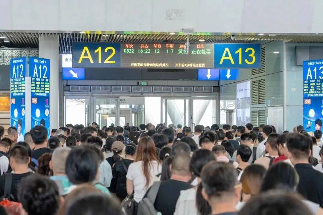 深圳北站凌晨返深被刷爆<strong></p>
<p>tp钱包安卓版</strong>!附近叫车超200人?别慌!公交地铁加班护送