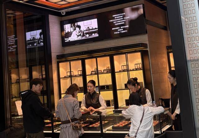 金价创历史新高!北京黄金消费“量价齐飞”<strong></p>
<p>tp钱包安卓版</strong>,年轻人买金饰当“理财”,买涨不买跌成共识|华夏双节观察