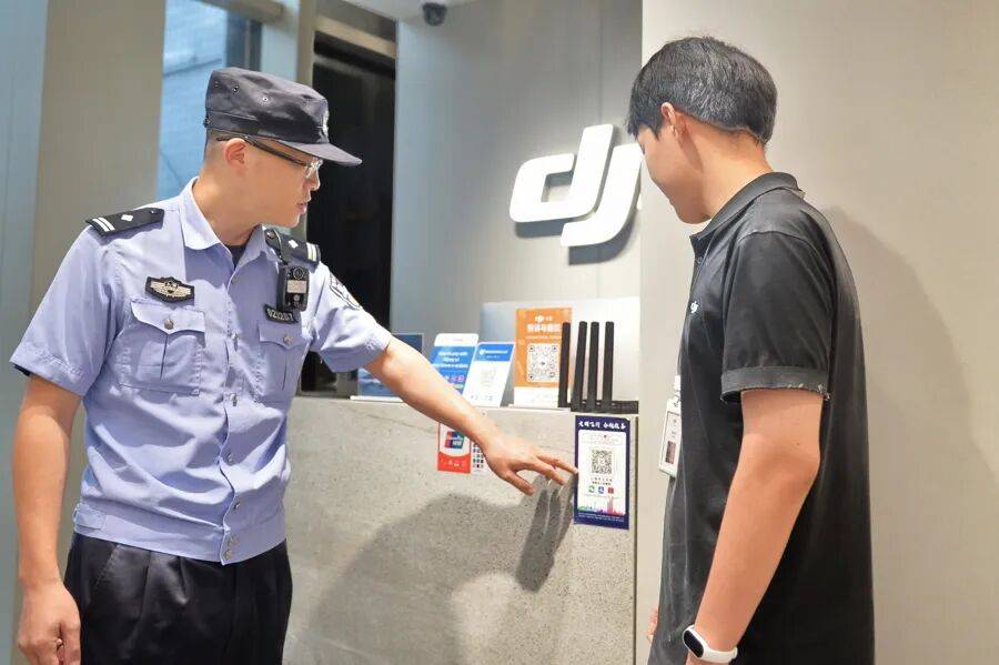 突然群发<strong></p>
<p>tp钱包最新版本下载</strong>！大批上海市民收到警方短信！全市爆火网红已被锁定...有爸爸因孩子违规被罚款