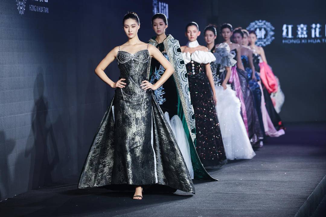 非遗惊艳、萌娃抢镜、大码模特出圈<strong></p>
<p>tp钱包官方网站</strong>!南京国际时尚周看点太密