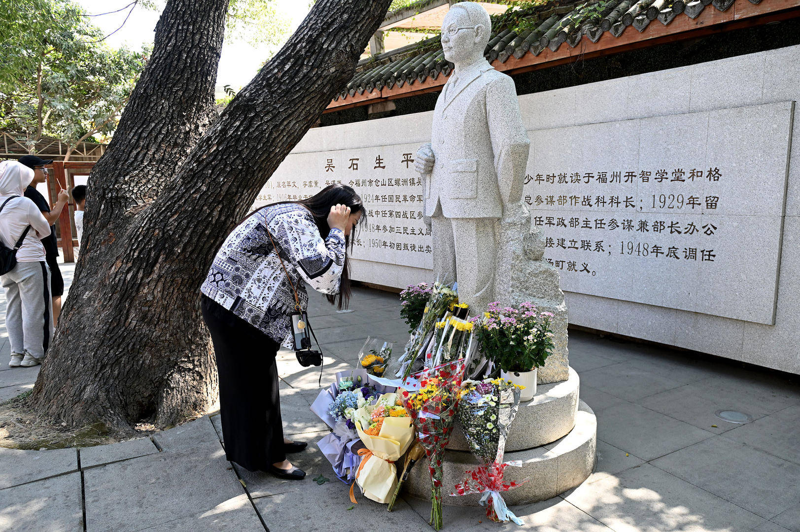 《沉默的荣耀》联合出品人:<strong></p>
<p>tp钱包使用教程</strong>我们最终选择向真实深深鞠躬
