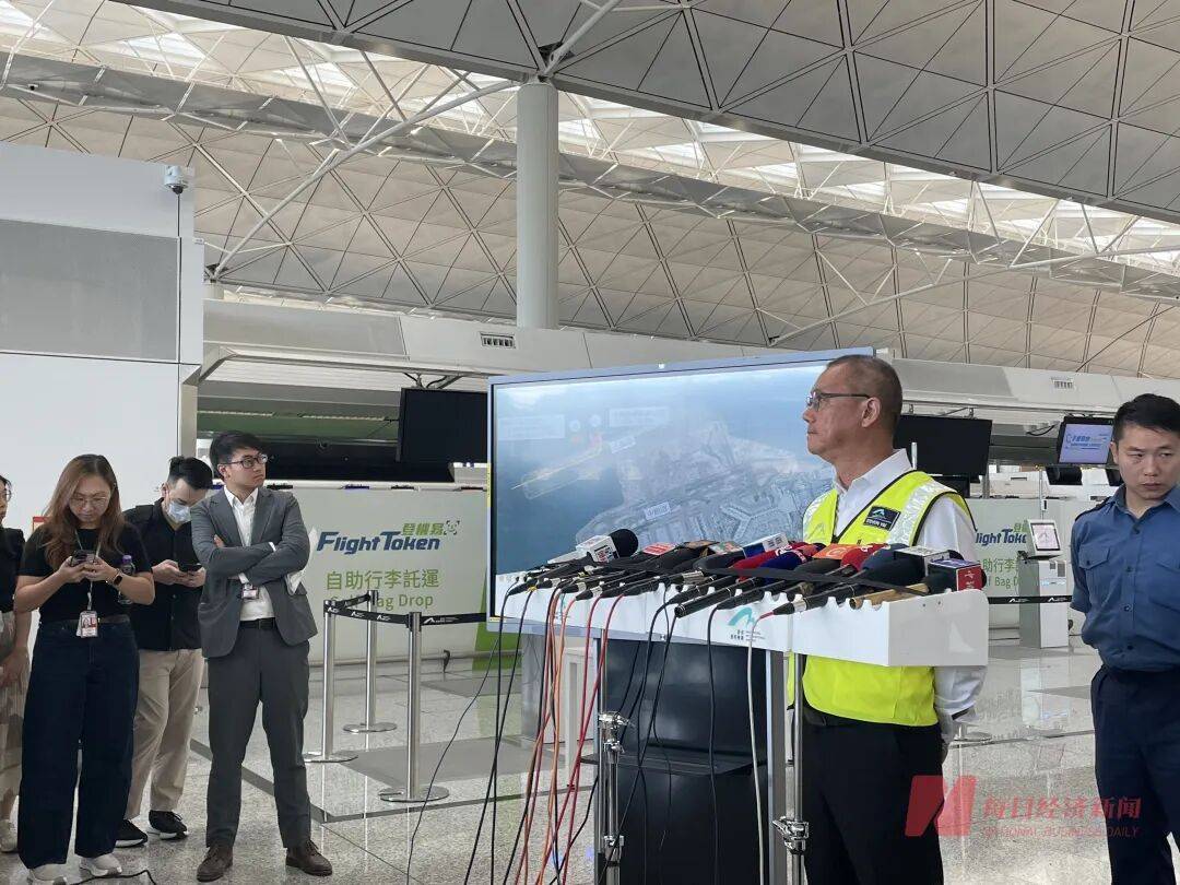 机身断成两截<strong></p>
<p>tp钱包使用教程</strong>,2名遇难者在海下约7米处被找到,巡逻车在飞机跑道外被撞进海里,香港机场飞机坠海事故更多细节披露