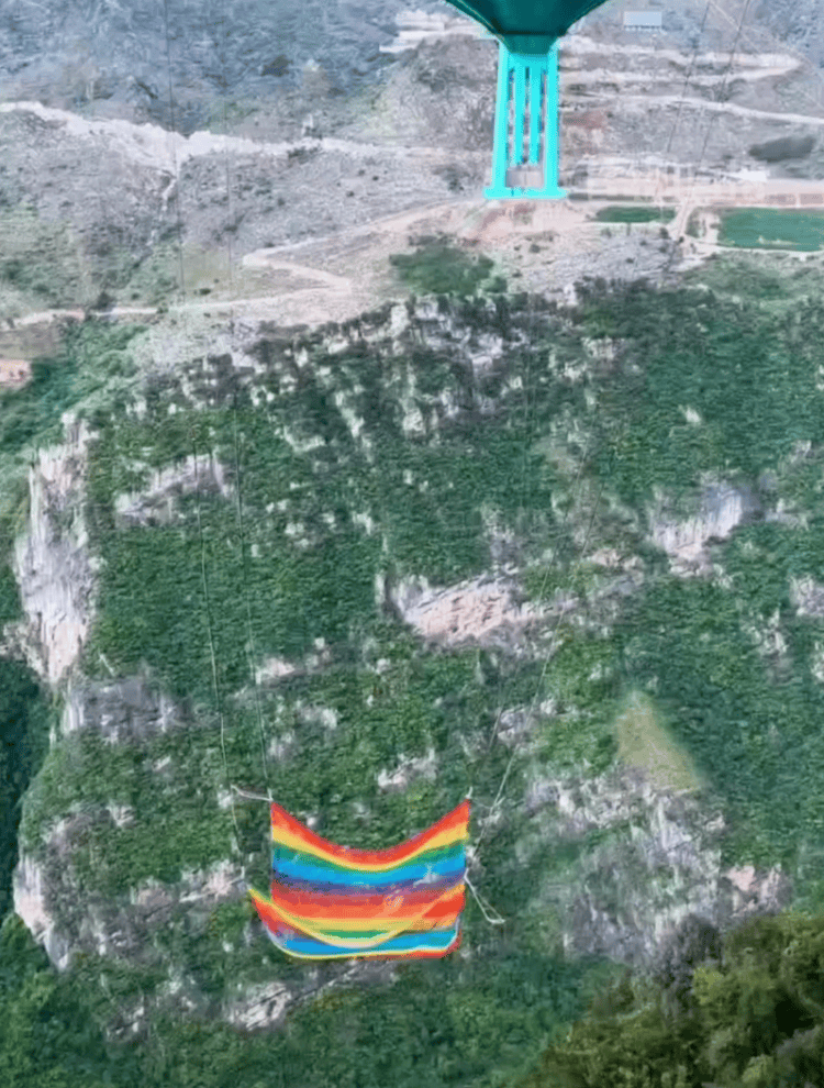 贵州花江峡谷大桥无绳蹦极引热议<strong></p>
<p>tp钱包使用教程</strong>,工作人员:20-50米高度自选,下方有160㎡安全网接住