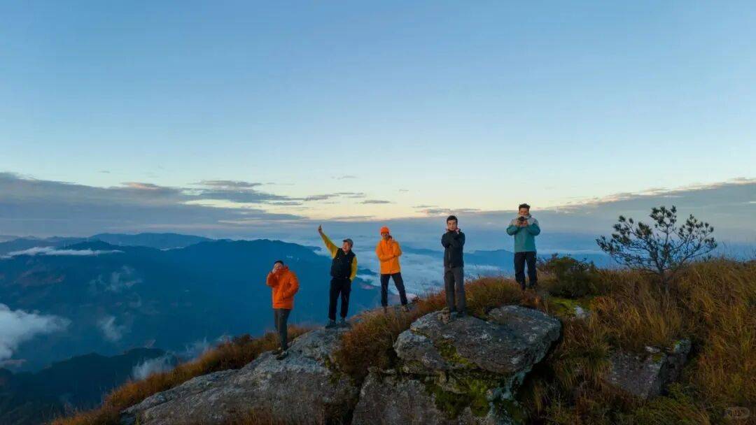 为什么年轻人迷上了爬山？ | 秋高气爽<strong></p>
<p>tp钱包app下载安装</strong>，是时候出发了→