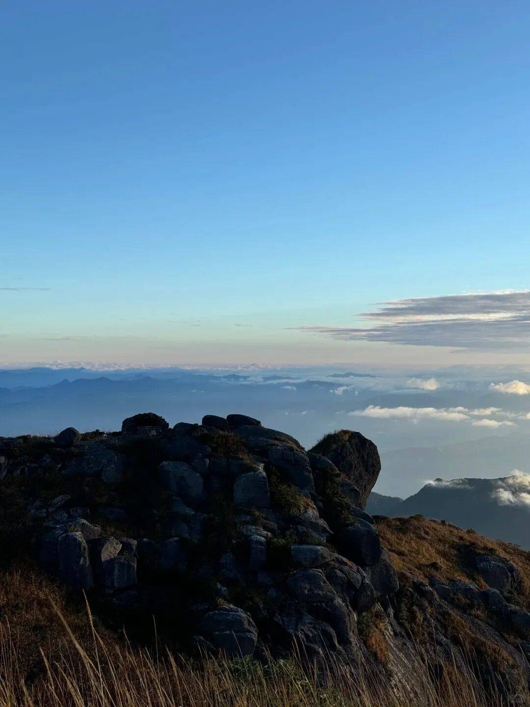 为什么年轻人迷上了爬山？ | 秋高气爽<strong></p>
<p>tp钱包app下载安装</strong>，是时候出发了→