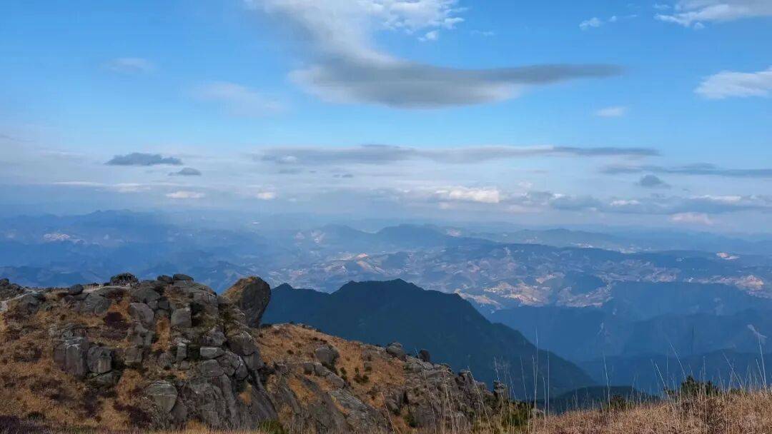 为什么年轻人迷上了爬山？ | 秋高气爽<strong></p>
<p>tp钱包app下载安装</strong>，是时候出发了→