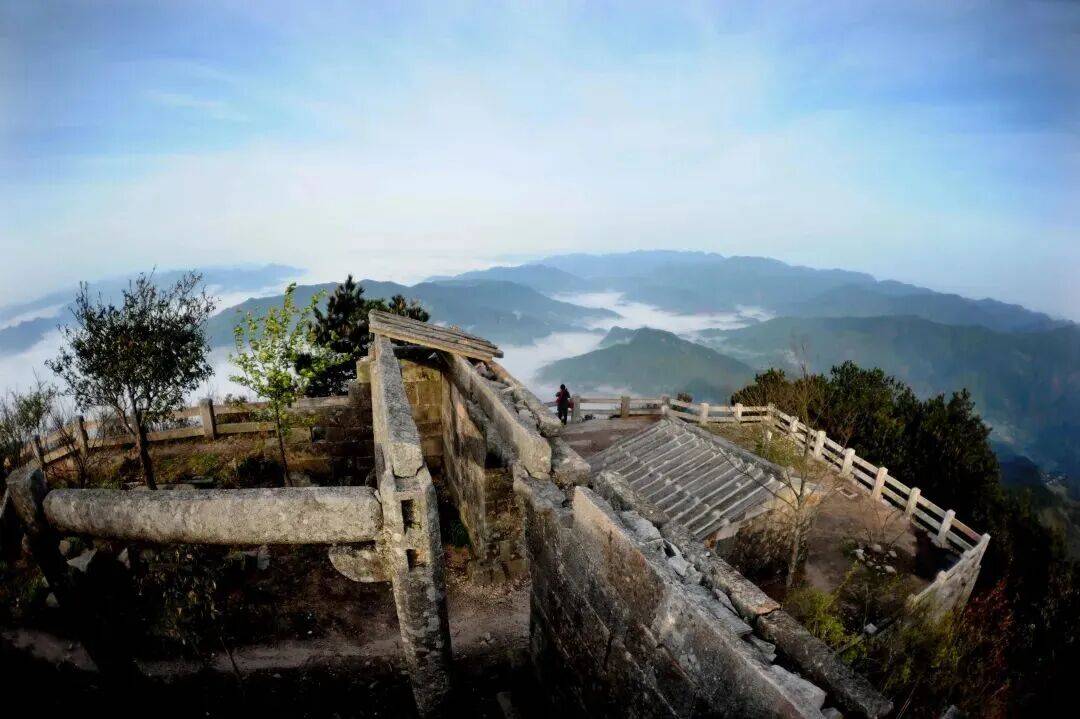 为什么年轻人迷上了爬山？ | 秋高气爽<strong></p>
<p>tp钱包app下载安装</strong>，是时候出发了→