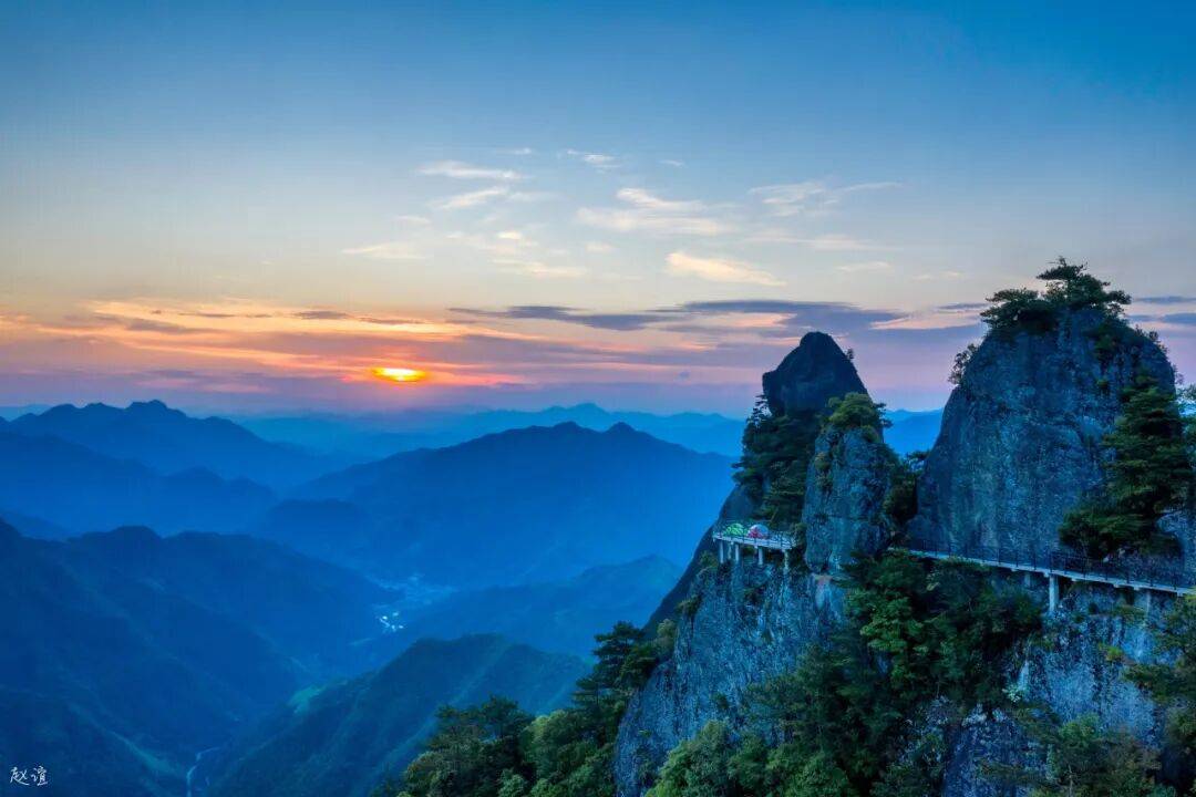 为什么年轻人迷上了爬山？ | 秋高气爽<strong></p>
<p>tp钱包app下载安装</strong>，是时候出发了→