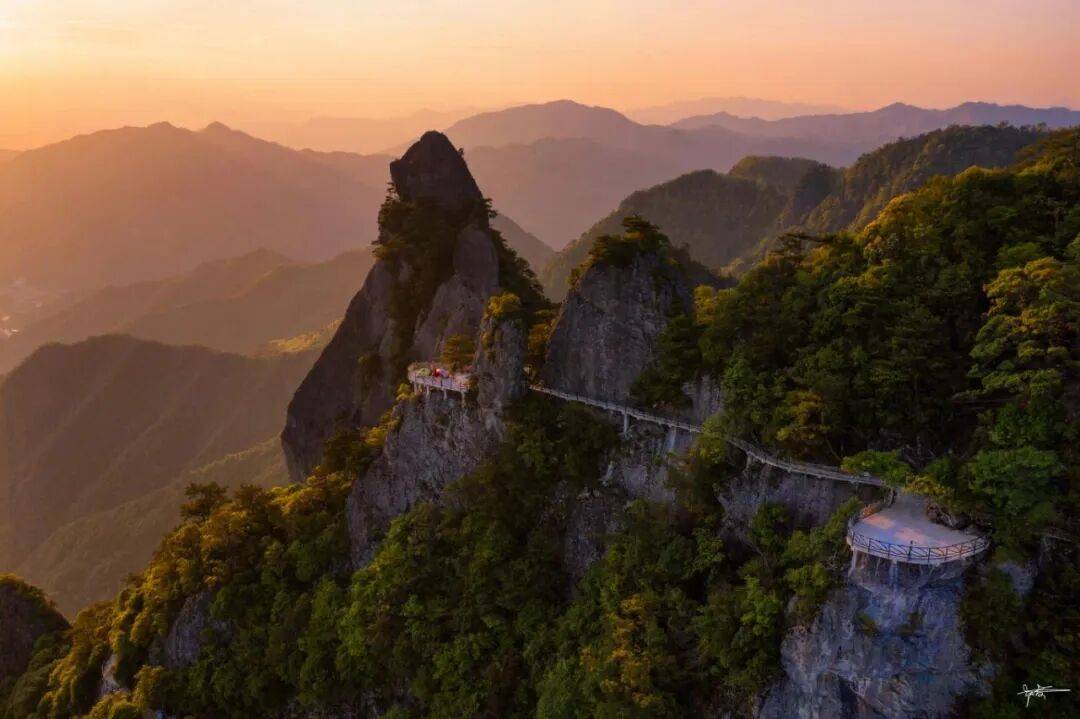 为什么年轻人迷上了爬山？ | 秋高气爽<strong></p>
<p>tp钱包app下载安装</strong>，是时候出发了→