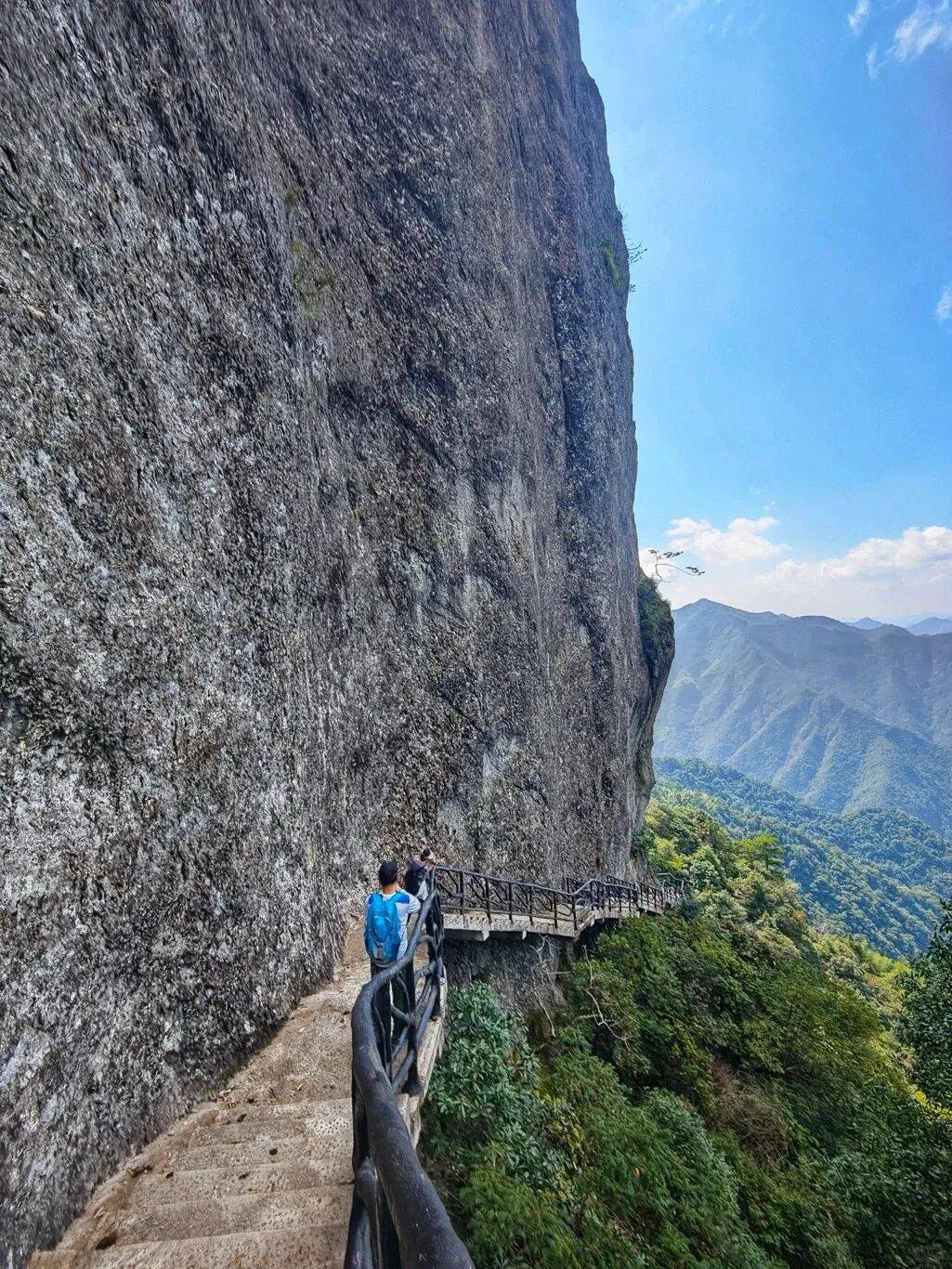 为什么年轻人迷上了爬山？ | 秋高气爽<strong></p>
<p>tp钱包app下载安装</strong>，是时候出发了→