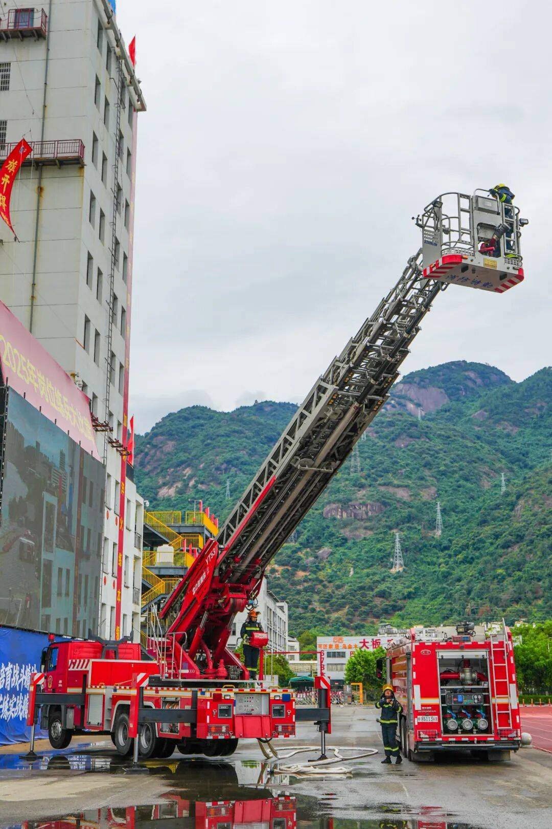 燃动赛场<strong></p>
<p>trx app最新版本</strong>!三明消防激战 2025全省岗位练兵“龙虎榜”比武