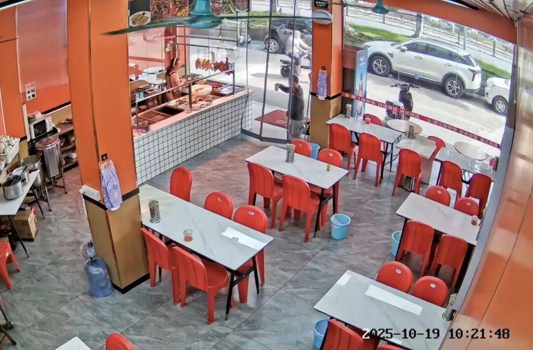 小伙到广州一猪脚饭店吃免费“2号餐”<strong></p>
<p>trx app最新版本</strong>，突然跪地道谢，老板娘：以后要吃饭就直接过来