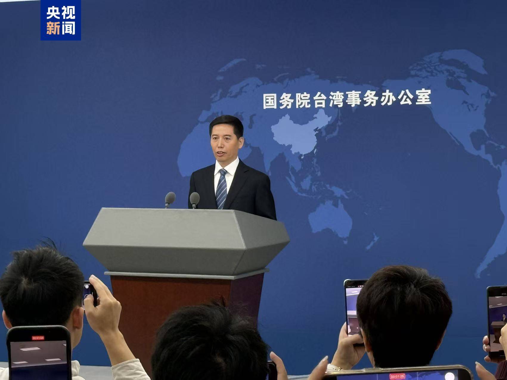 国台办新任发言人彭庆恩亮相