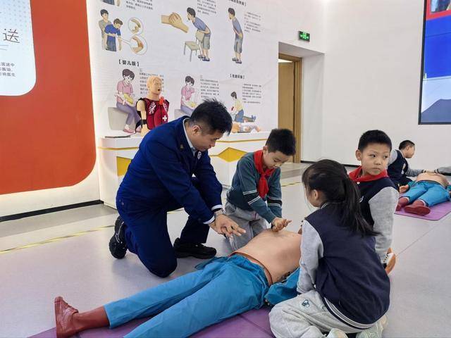 “泉民消防<strong></p>
<p>usdt</strong>,生命至上”山东师范大学附属小学2024级7班雏鹰小队活动举行