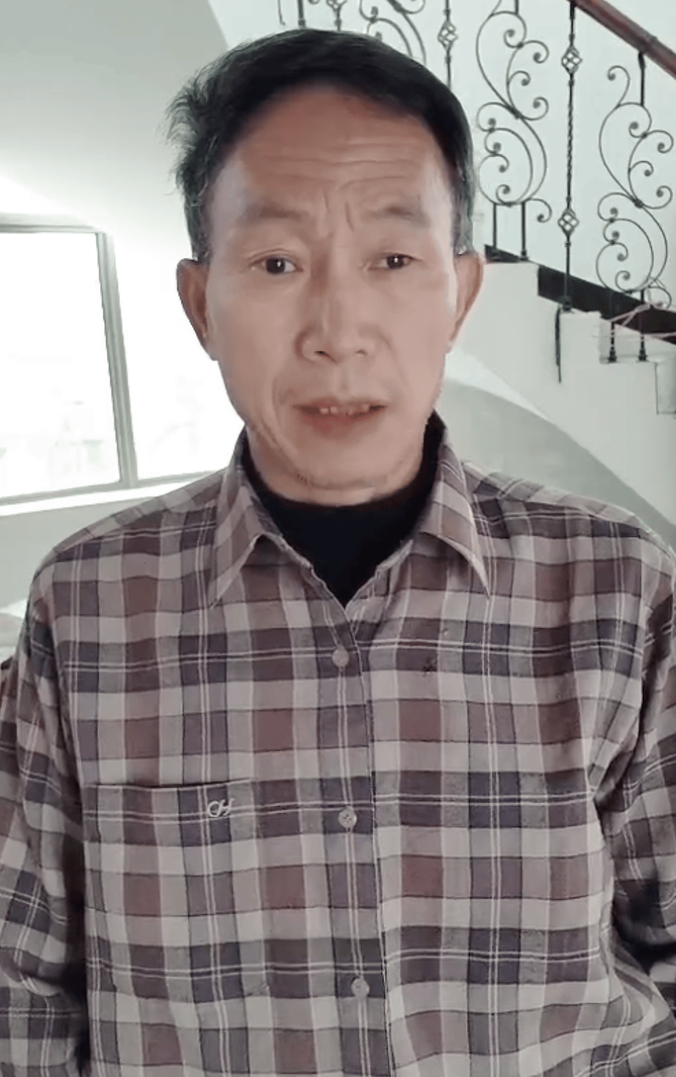 “蛇被我甩开了<strong></p>
<p>usdt价格usdt什么意思</strong>,没完全注射毒液”,湖南直播抓蛇被咬伤网红被警方拘留后发声道歉