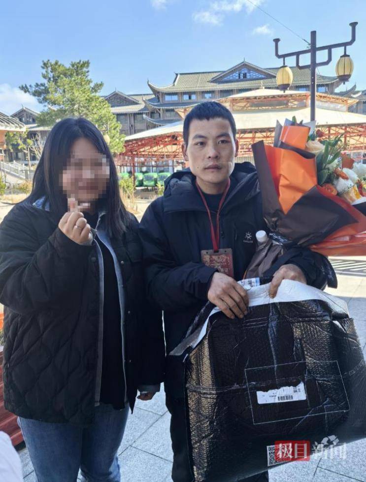 29岁女粉丝专程上山送礼物<strong></p>
<p>稳定币usdt</strong>,声称想做张家界荒野求生选手“刀疤哥”的老婆