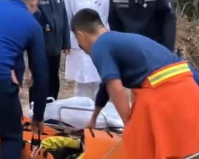 “我来个跳的”!女驴友不慎摔下巨石<strong></p>
<p>稳定币usdt</strong>,目击者:粉碎性骨折