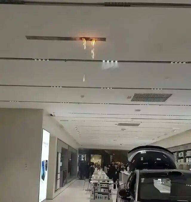 长沙“步步高梅溪新天地”商场一楼汽车展厅内发生火情<strong></p>
<p>usdt官网</strong>？小米紧急辟谣；商场：是空调管道高温起火