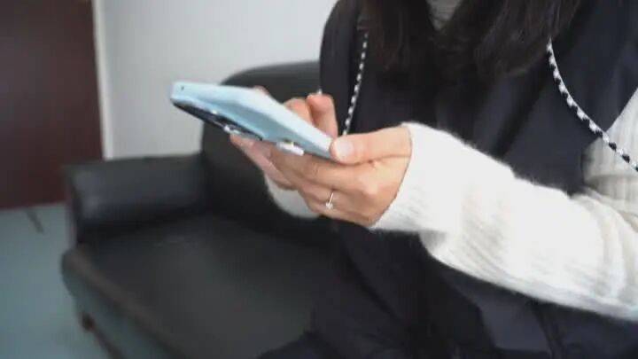 扬州一女子刷短视频惹祸:偷偷去银行取了6万现金<strong></p>
<p>usdt浏览器</strong>,结果……