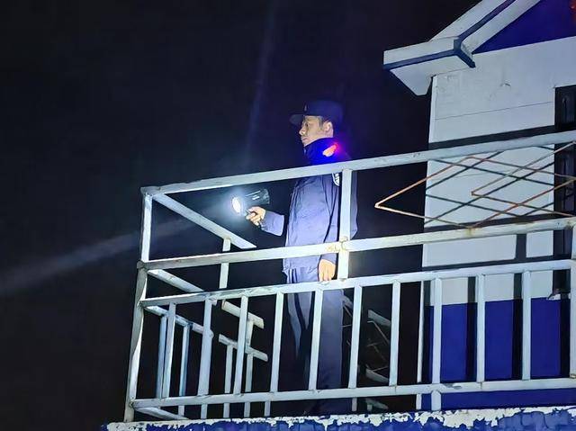 守护钢铁动脉安全<strong></p>
<p>usdt交易</strong>！郑州铁路公安处禹州站派出所深入开展铁路线路巡查及安全宣传活动