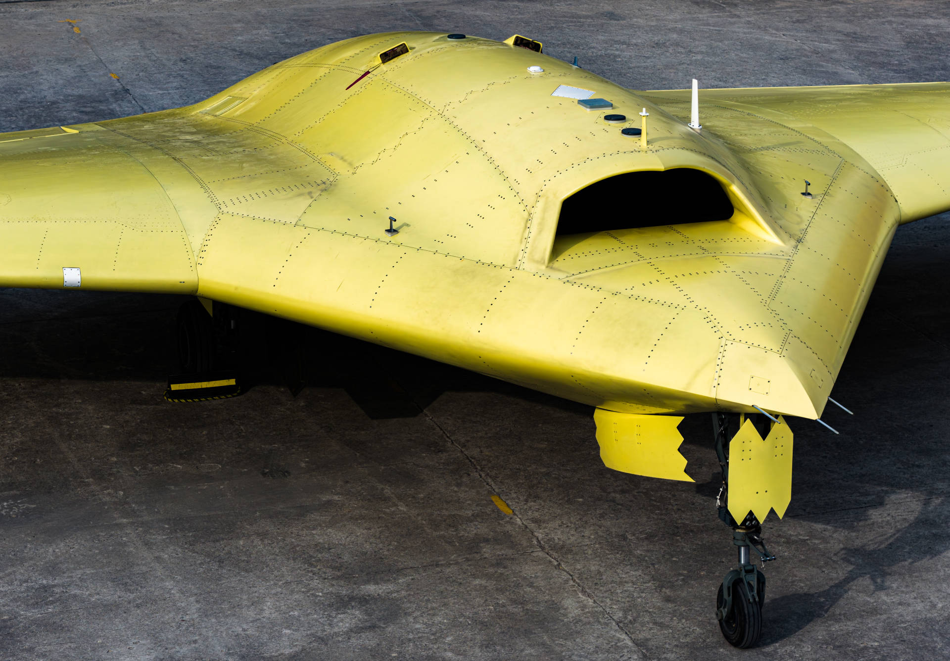 多张高清大图<strong></p>
<p>比特儿下载</strong>！新型高空高速长航时无人机彩虹-7近日成功首飞