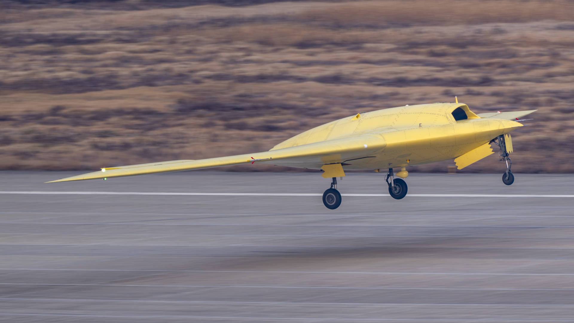 多张高清大图<strong></p>
<p>比特儿下载</strong>！新型高空高速长航时无人机彩虹-7近日成功首飞