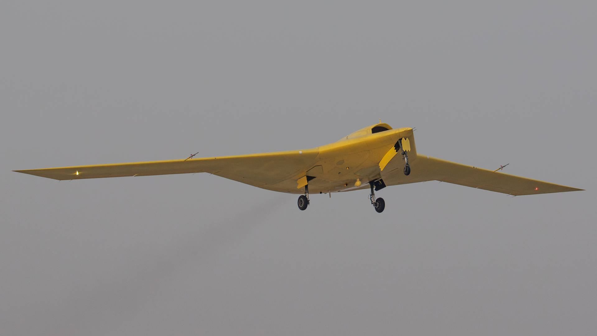 多张高清大图<strong></p>
<p>比特儿下载</strong>！新型高空高速长航时无人机彩虹-7近日成功首飞