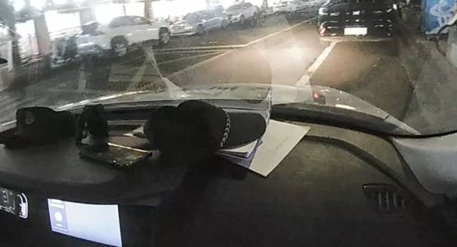 机智!快递在家门口被偷<strong></p>
<p>比特儿下载</strong>,她用一招抓到了人还拿回了东西