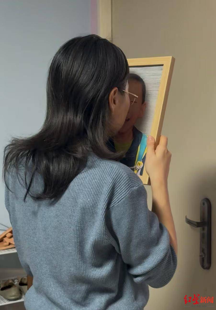 8岁自闭症男童苍山走失后身亡 深陷漩涡的父母:<strong></p>
<p>比特儿下载</strong>我们全家都在用爱托举这个孩子丨2025未完待续