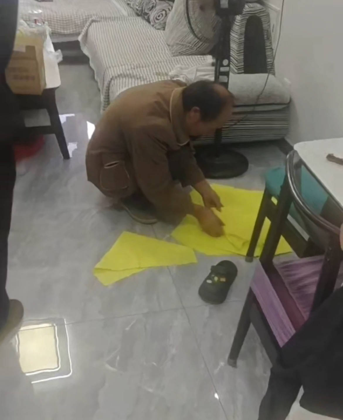 疑因离婚多年的前妻订婚<strong></p>
<p>比特儿海外</strong>，临沂一男子上门将其杀害，死者家属：检方已提起公诉