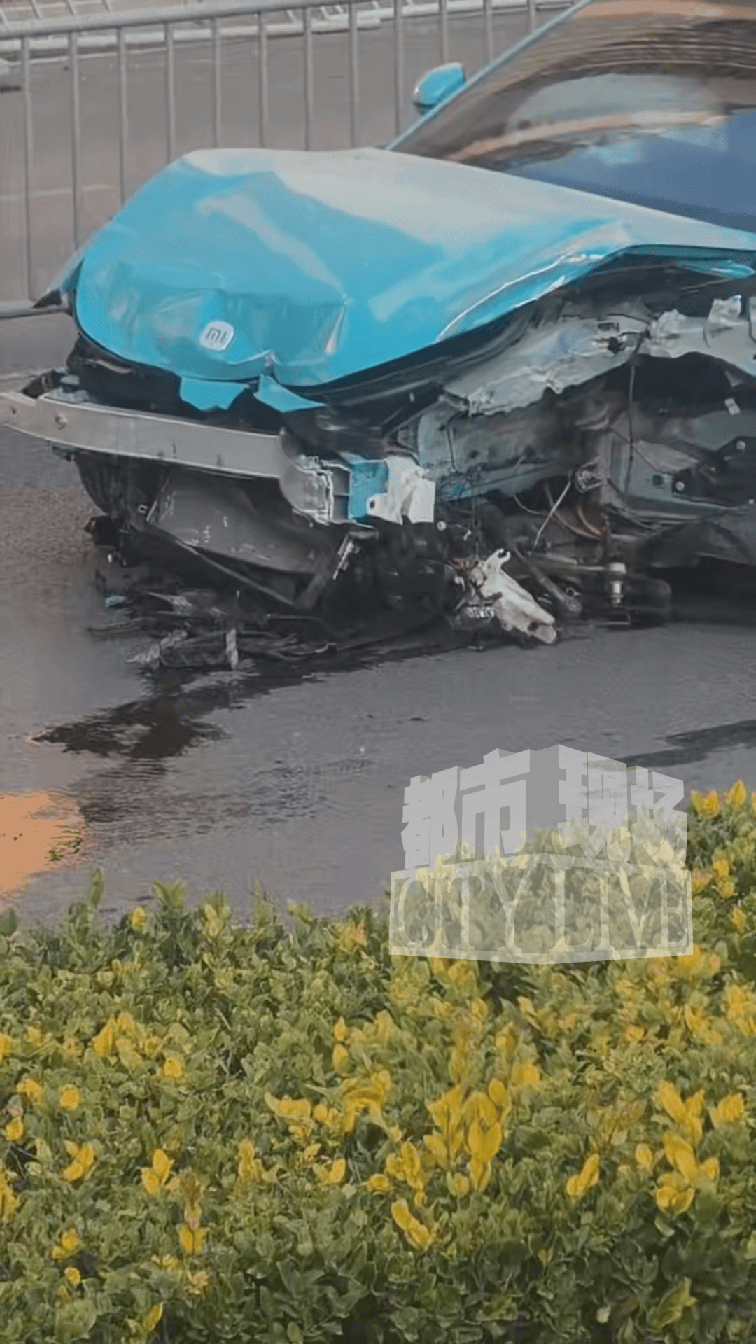 安徽一小米SU7撞翻几十米护栏<strong></p>
<p>比特儿交易平台</strong>，目击者称车辆前轮脱落后才刹停，当地交警回应